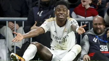 موقف حاسم.. رئيس فلامنجو ينهي الجدل حول عودة فينيسيوس جونيور من ريال مدريد